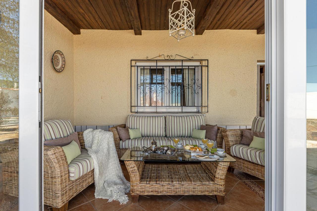 Waou Deluxe Cottage Titulcia Exterior photo