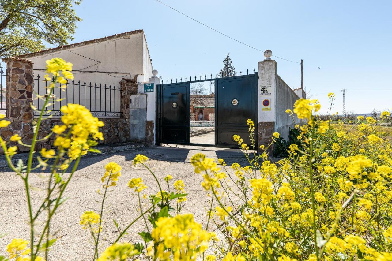 Waou Deluxe Cottage Titulcia Exterior photo